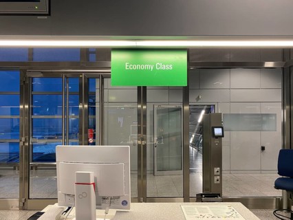 Sign Economy Class, Boarding Zone, Gate, Pier, Terminal 2, Frankfurt am Main Airport, Hesse,
