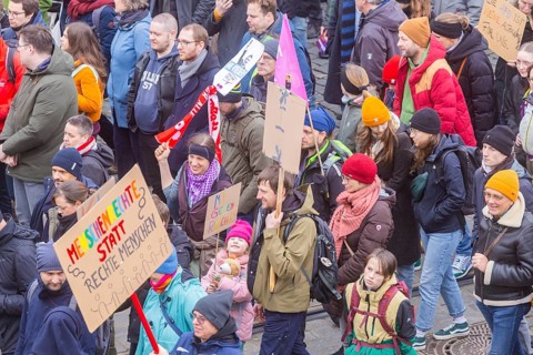 160 organisations and initiatives demonstrated against the right in Dresden on Saturday. Around 10,