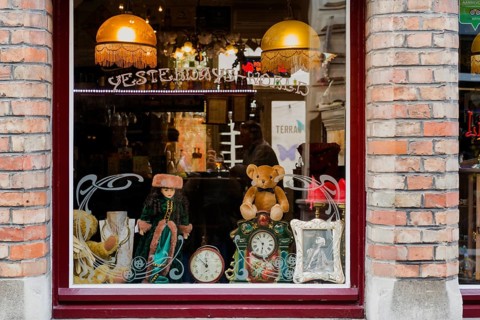 Window of a junk shop, vintage, history, junk, old, antique, junk shop, window dressing, Bruges,