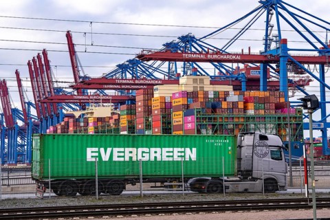 Port of Hamburg, Waltershofer Hafen, container ships, lorries bring and collect freight containers