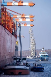 Port of Hamburg, Waltershofer Hafen, EUROGATE Container Terminal, container freighter Cap San