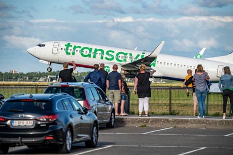 Amsterdam Shiphol Airport, Polderbaan, one of 6 runways, spotter area, see aeroplanes up close,