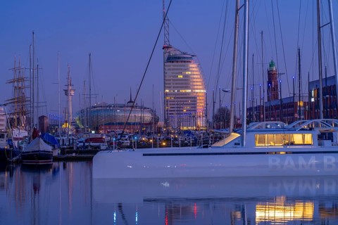 New harbour, harbour basin, harbour district, residential buildings, office buildings, Sail City