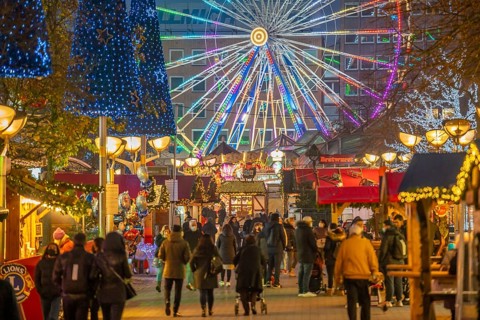 Christmas market in the city centre, Königstraße, during the fourth Corona wave, 2G regulation,