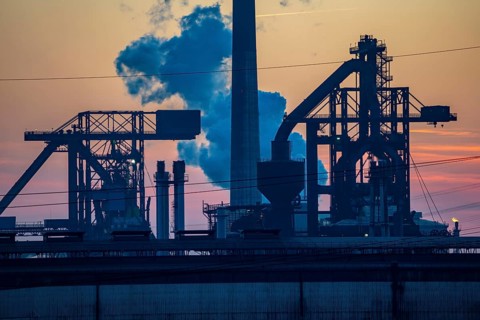 The two blast furnaces of HKM, Hüttenwerke Krupp Mannesmann, in Duisburg-Hüttenheim, extinguishing
