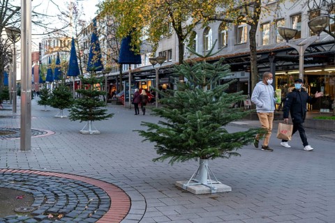 The city centre of Duisburg, shopping street Königstraße, on the day of the opening of the