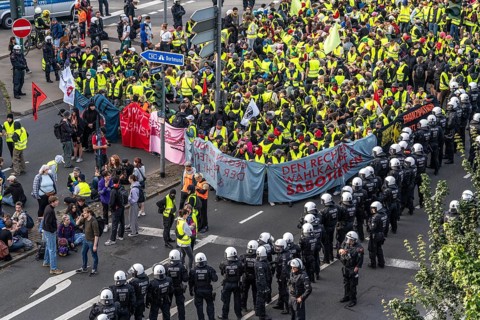 Demonstration against the AFD party conference in Essen, blockade of Alfredstraße, bridge over the