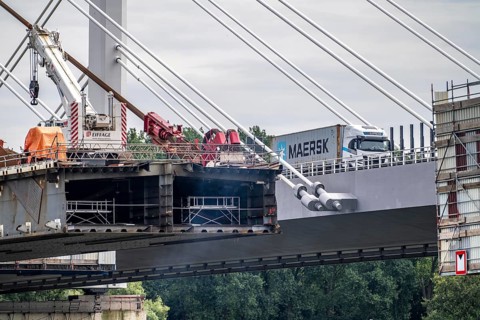 Demolition of the old A40 Rhine bridge Neuenkamp, next to it the first part of the new motorway