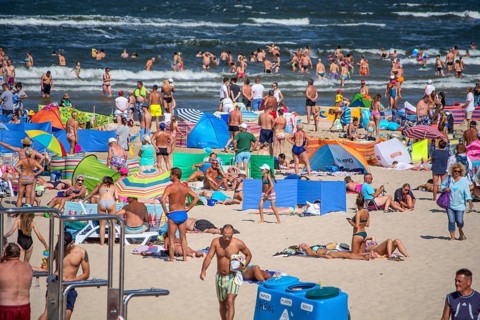Beach holiday, many People on the beach in Swinoujscie, Western Pomerania, Baltic Sea, Poland, East