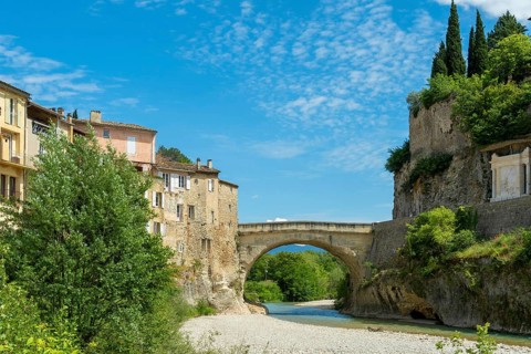 Vaison-la-Romaine. Les Baronnies. The Roman bridge over the Ouveze river at the foot of the town.