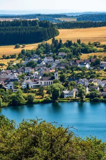 Schalkenmehrener Maar, Vulkaneifel, Vulkansee, Eifel, Rhineland-Palatinate, Germany, Europe