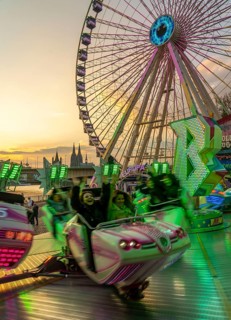 Deutz funfair on the Rhine, at Easter, funfair, break-dancer ride, Ferris wheel, Cologne Cathedral,