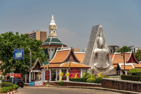 The Buddhist temple Wat Ratchaburana, Phitsanulok, Thailand, Asia
