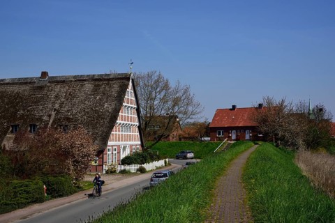 Deutschland, Niedersachsen, Steinkirchen, Bauernhaus mit Holzfachwerk