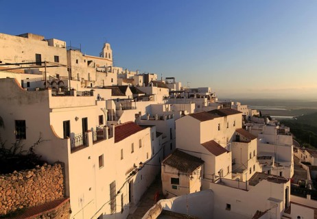 Pueblo blanco historic village whitewashed houses on hillside, Vejer de la Frontera, Cadiz