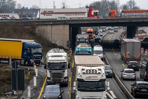 Heavy traffic at the Herne motorway junction, A42 and A43, major roadworks, many lorries, narrow,