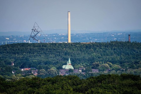 View from the Haniel spoil tip over the green Ruhr area landscape to the south-east, over the