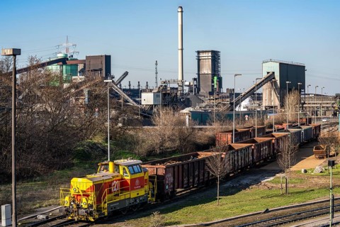 Coking plant of HKM, Hüttenwerke Krupp-Mannesmann in Duisburg-Hüttenheim, diesel locomotive with