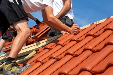 Roofing work, re-roofing of a tiled roof