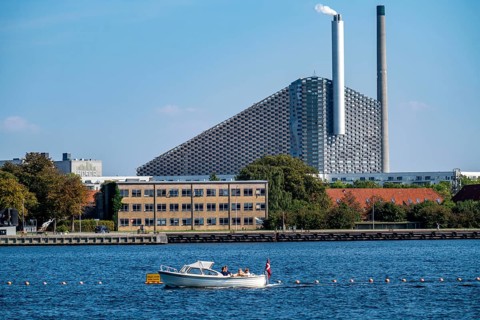 CopenHill, waste incineration plant and artificial ski slope, 90 metres high and 400 metres long