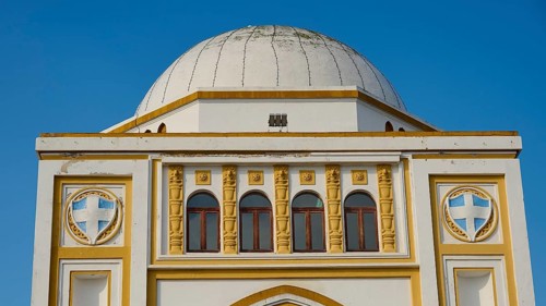 Market Hall, Nea Agora, Dome-shaped building with Greek architecture and crosses on a white-yellow