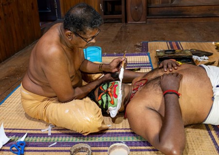Kathakali dancers applying make-up, Fort Kochi, Cochin, Kerala, India, Asia
