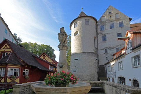 Bear fountain with town coat of arms in front of the historic castle, tower, fountain, bear figure,