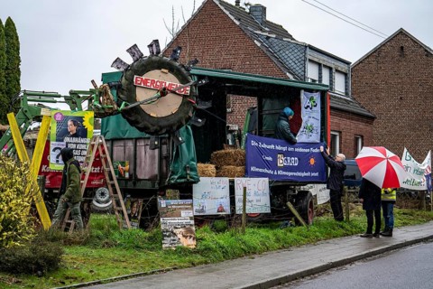 Demonstration against the demolition of the lignite village of Lützerath, from the village of