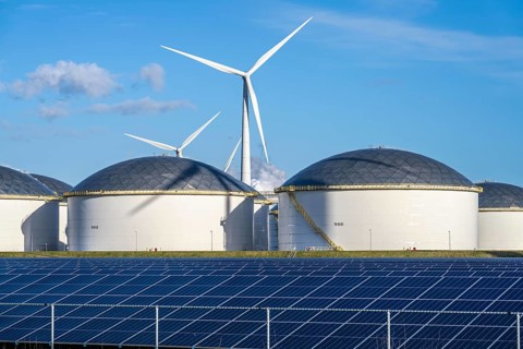 Vopak Solarpark Eemshaven, 19 hectares of solar modules with a capacity of 25 megawatts, around the