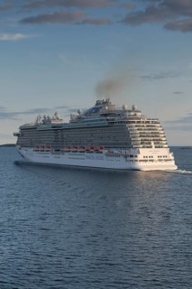Cruise ship shelf Princess, Princess Cruises, 330 metres long, 3600 passengers, open-air cinema,