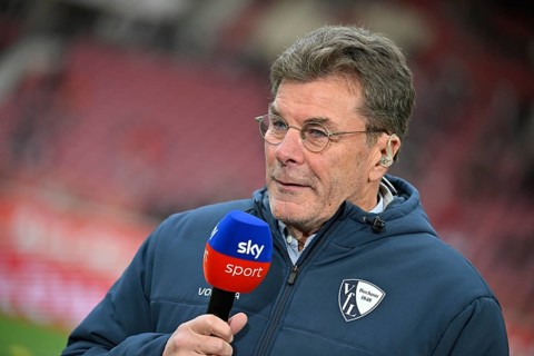 Coach Dieter Hecking VfL Bochum BOC, portrait, interview, microphone, mike, logo, SKY, smiles,