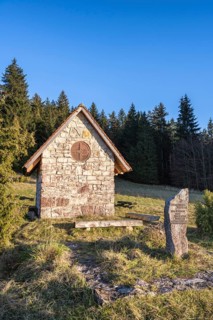 The limestone chapel built in 1861, known as the Steineberg Chapel, was completely rebuilt in 1993,