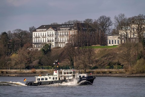 Pilot boat, pilot 1, on the Elbe, near Othmarschen, Hamburg, Germany, Europe