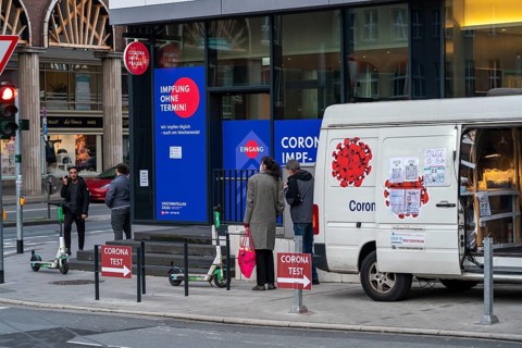 Corona test centre and vaccination centre, in the city centre at the main railway station, Essen,