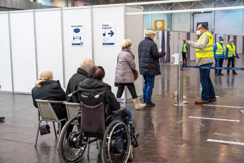 Start in the vaccination centre for corona vaccinations, in a hall of Messe Essen, for people over
