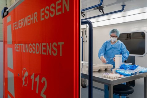 Start in the vaccination centre for corona vaccinations, in a hall of Messe Essen, for people over