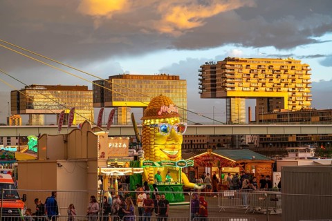 Happy Colonia funfair, Corona-compliant funfair at the Deutzer Werft, on the Rhine, crane houses,