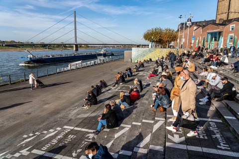 Markings on the large staircase on the banks of the old town, keeping your distance, popular