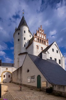 Schwarzenberg/Erzgeb. is a large district town in the Erzgebirge district of Saxony. Built in the
