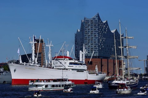 Europe, Germany, Hamburg, harbour, Cap San Diego, museum ship, cargo ship, Elbe Philharmonic Hall,
