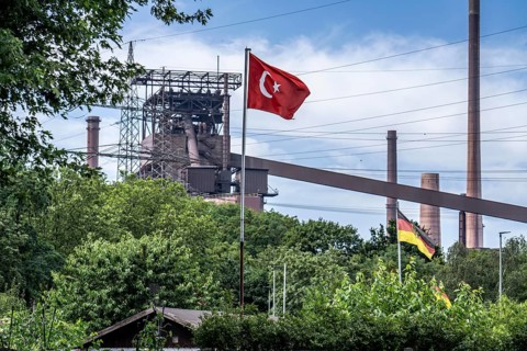German and Turkish flags flying over the allotment garden association Am Schwelgernpark, Hochhöfen