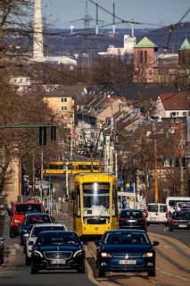 Ruhrbahn tram, city centre traffic, Hobeisenstrasse, in front, Martin-Luther-Strasse, in the