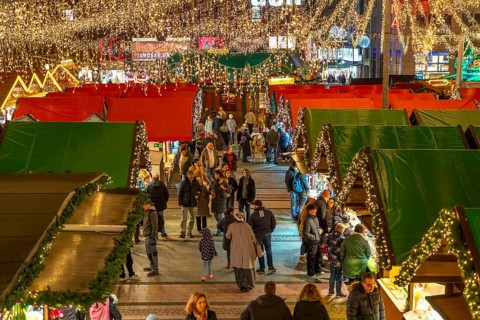 Pre-Christmas period, Christmas market on Kennedyplatz in the city centre of Essen, North