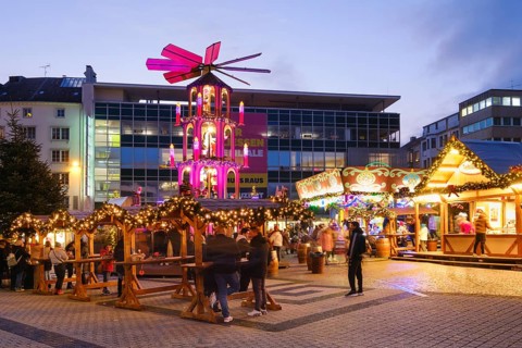 Mulled wine stands and Christmas pyramid at the Christmas market at Neumarkt, Blue Hour, Elberfeld,