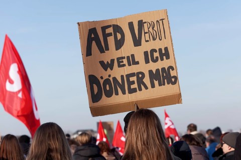 Banner with original text, AfD ban because I like kebabs, large demonstration against right-wing