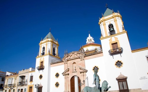 Church and sculpture of man with two lions, Plaza del Socorro, Ronda, Spain, Europe