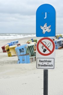 Smoke-free beach sign on the beach of Langeoog, East Frisian Islands, Lower Saxony, Germany, Europe