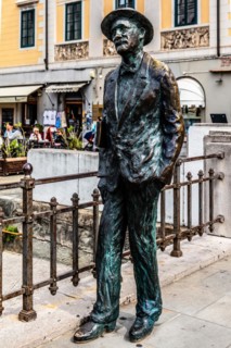 Statue of James Joyce by Nino Spagnoli, commercial and residential buildings of old families on the