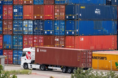 Europoort, Port of Rotterdam, Eemhaven, short sea hub, container handling for short sea connections