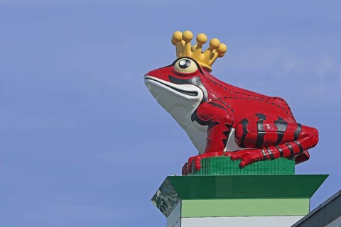 Landmark and emblem of the company Werner & Mertz Erdal, sculpture, frog figure with golden crown,